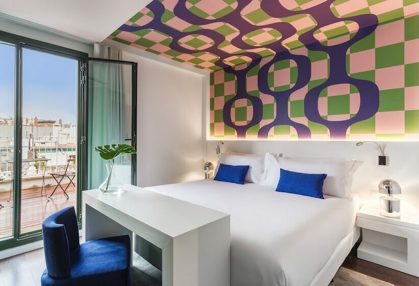 חדר אקזקיוטיב, Room Mate Carla