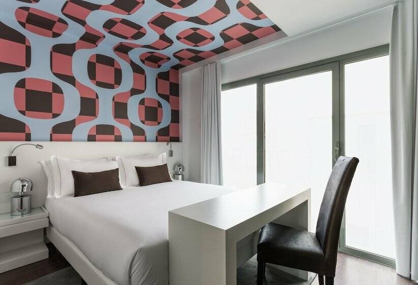 חדר בסיסי, Room Mate Carla