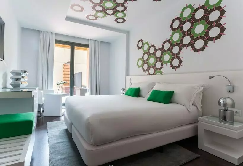 اتاق اجرایی, Room Mate Carla