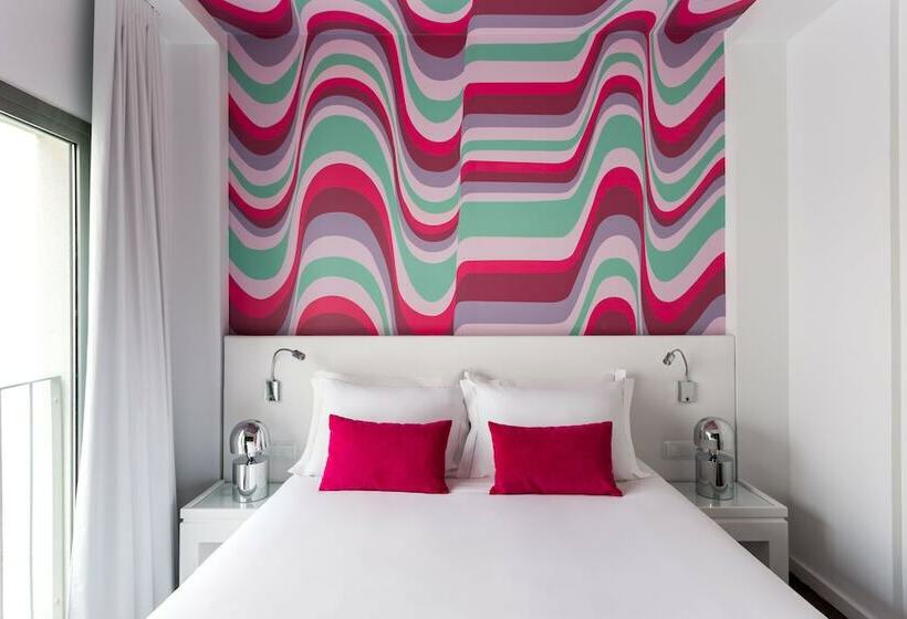 חדר בסיסי, Room Mate Carla