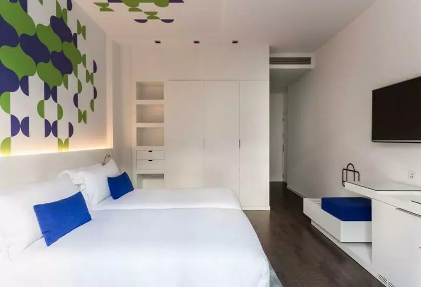 اتاق استاندارد, Room Mate Carla