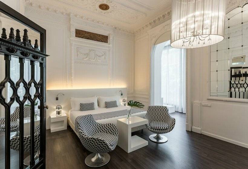 סוויטה, Room Mate Carla