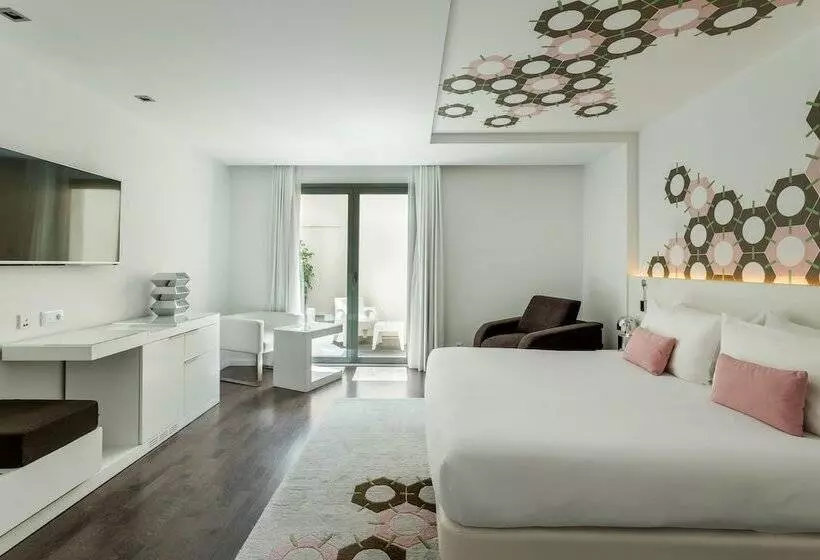 اتاق اجرایی, Room Mate Carla