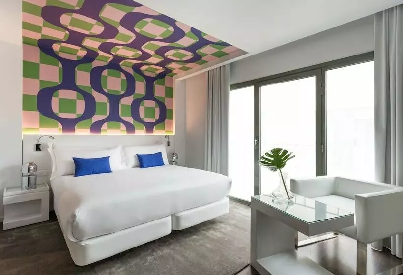 اتاق استاندارد, Room Mate Carla