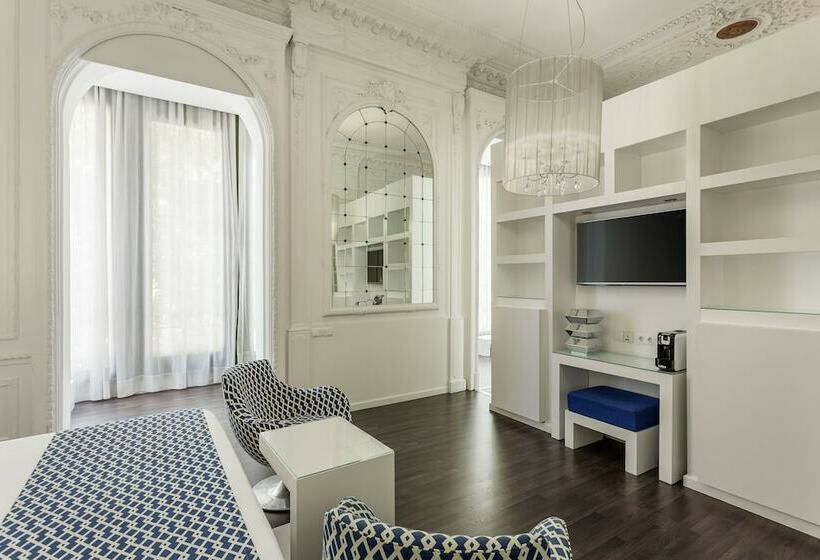 סוויטה, Room Mate Carla