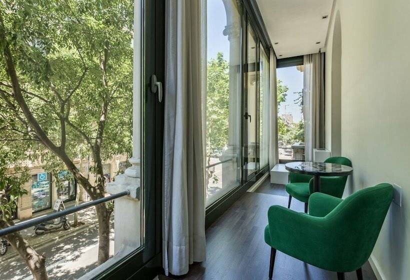 סוויטה, Room Mate Carla