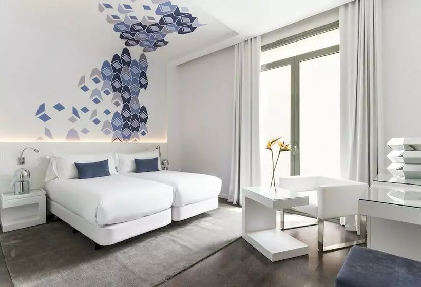 اتاق استاندارد, Room Mate Carla