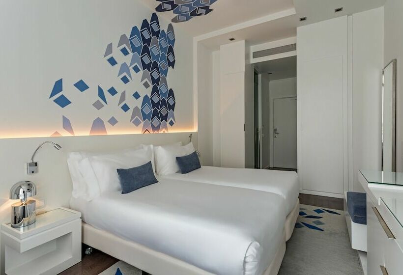 חדר סטנדרט, Room Mate Carla