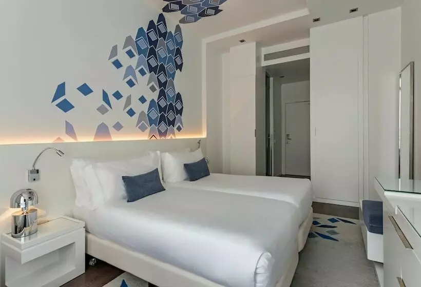 اتاق استاندارد, Room Mate Carla