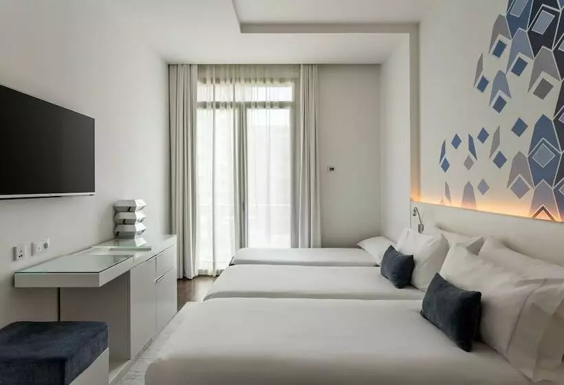 اتاق استاندارد, Room Mate Carla