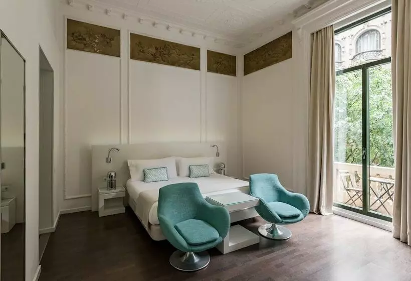 سوییت جونیور با بالکن, Room Mate Carla