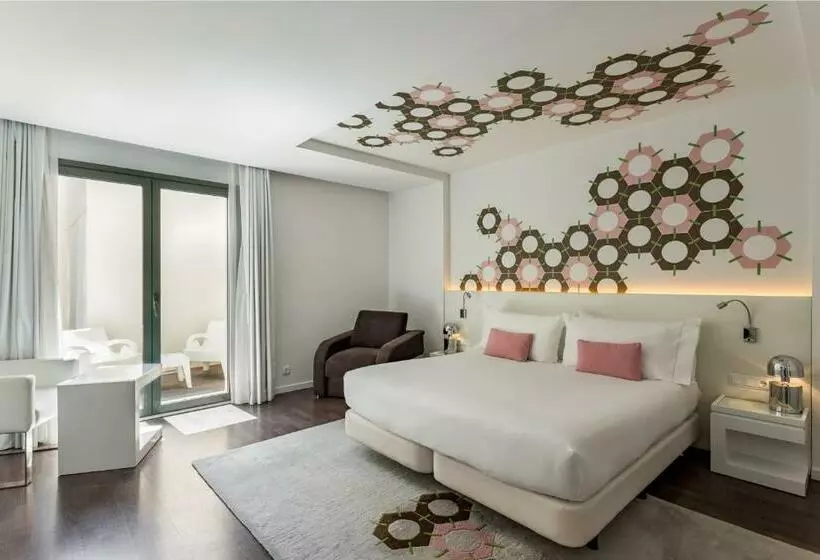 اتاق اجرایی, Room Mate Carla