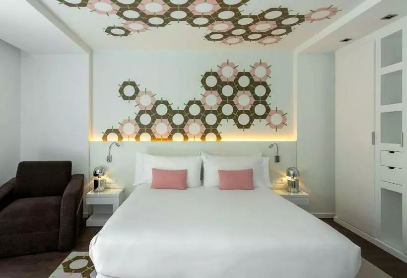 اتاق اجرایی, Room Mate Carla