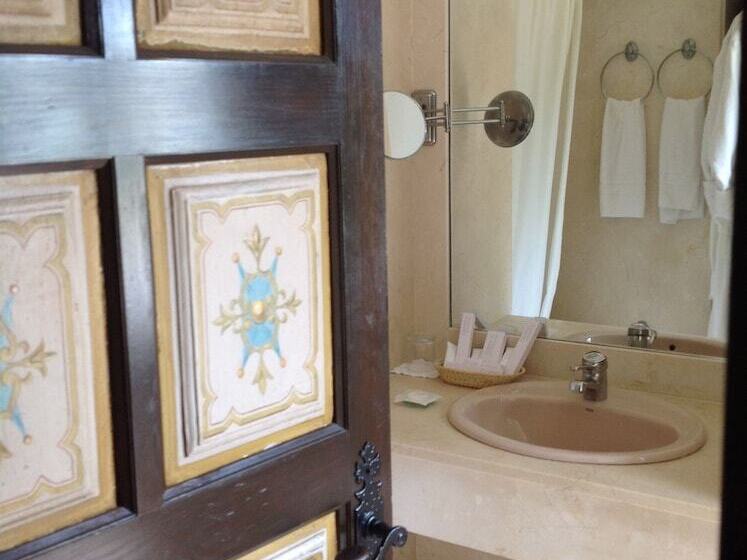 غرفة قياسية, Nuevo San Román De Escalante