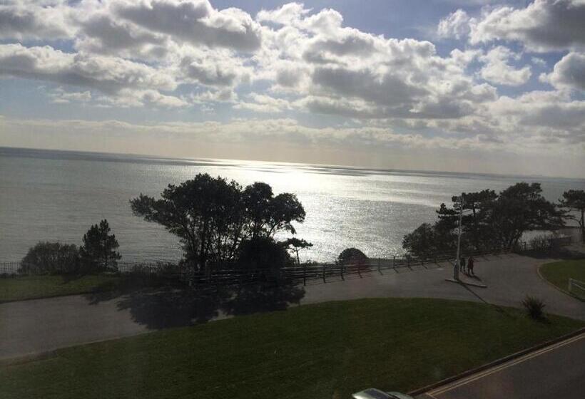 家庭海景房, The Carlton