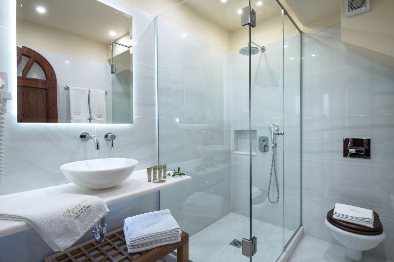 جناح جونيور, Veneto Boutique