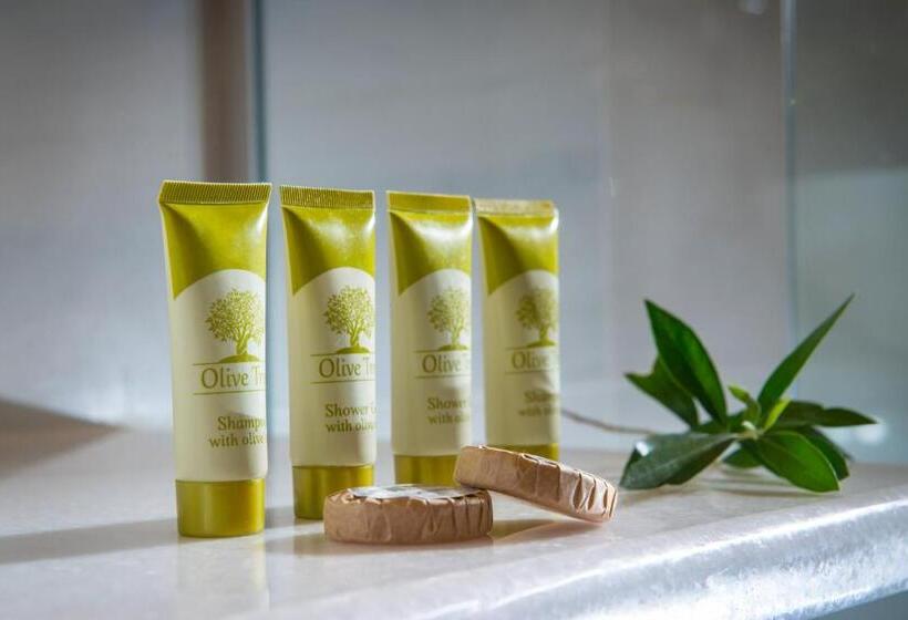 جناح جونيور, Veneto Boutique