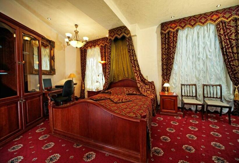سوییت, Boutique Hotel Monte Kristo
