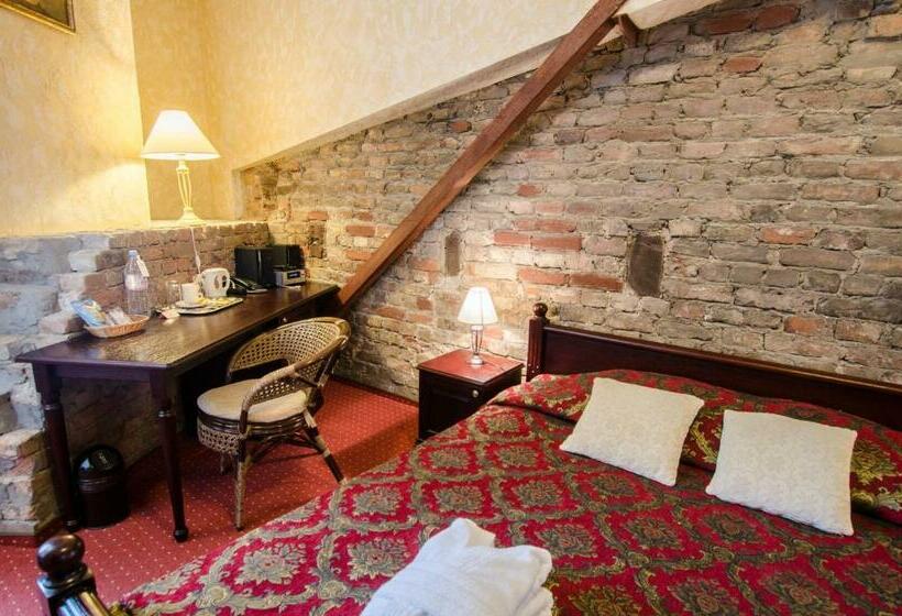 سوئیت جونیور با ماساژ آبی, Boutique Hotel Monte Kristo