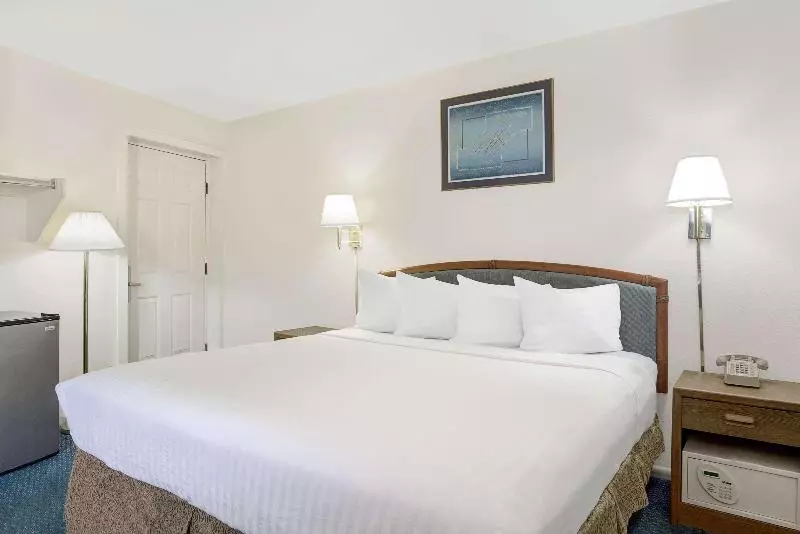 اتاق استاندارد, Clementine S Guest House
