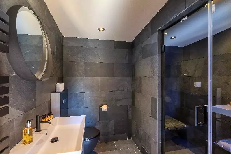 سوییت, Clementine S Guest House