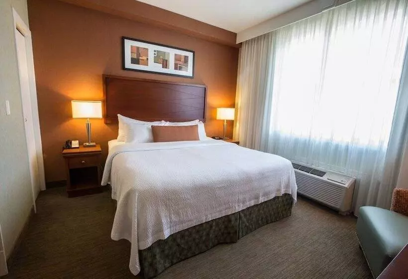سوئیت جونیور با چشم‌انداز, Courtyard By Marriott St. John S Newfoundland