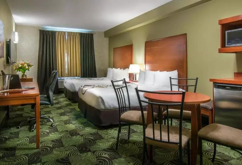سوییت خانوادگی, Deerfoot Inn And Casino
