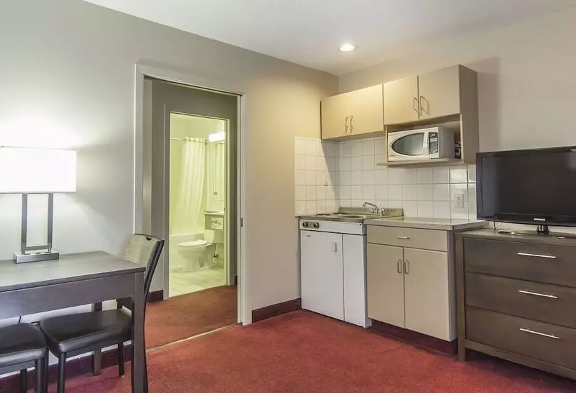 スイート, Econo Lodge Inn & Suites