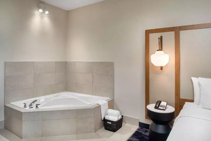 キングサイズベッドのスタンダードルーム, Fairfield Inn By Marriott Toronto Oakville