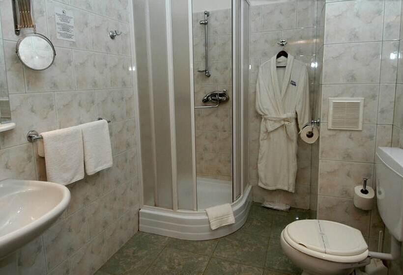 标准工作室, Giuseppe