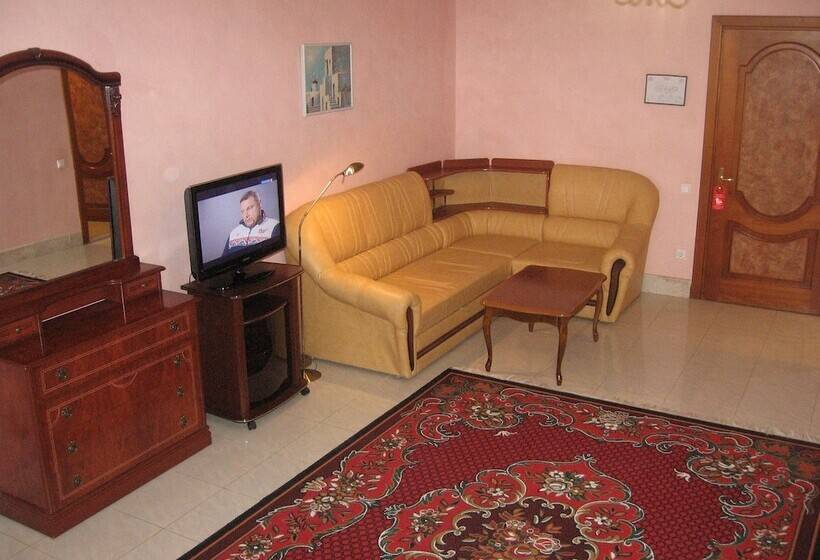 标准工作室, Giuseppe