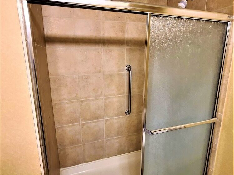 Люкс с гидромассажем, Holiday Inn Express & Suites Kitchener Southeast, An Ihg