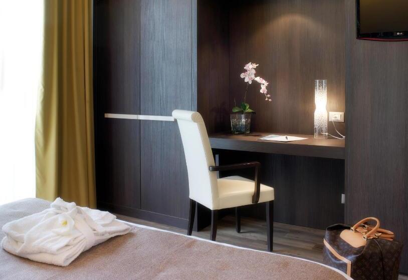 四人高级间, Life