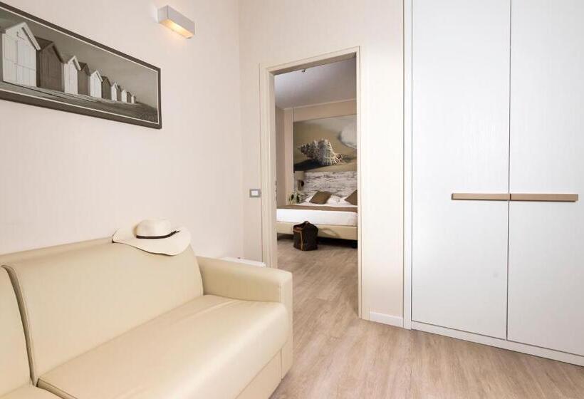 小型套房带海景, Life