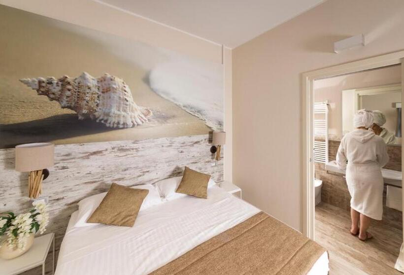 小型套房带海景, Life