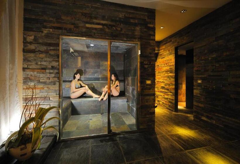 小型套房带海景, Life