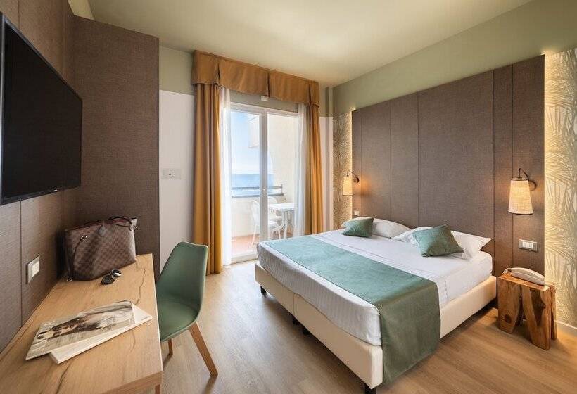 高级大房间, Life