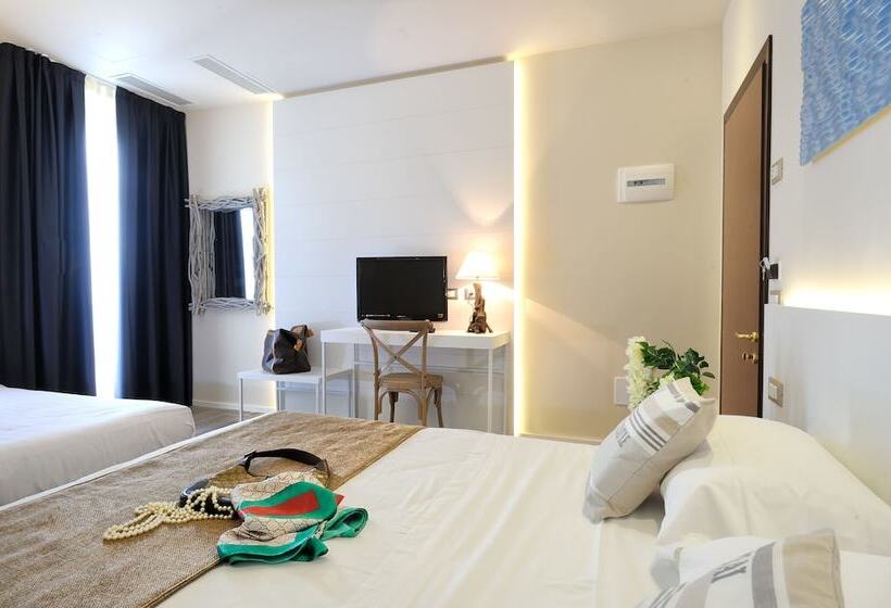 高级三人间, Life