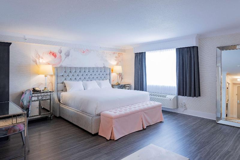 מיטת קינג בסוויטה, Prestige Treasure Cove Resort, Worldhotels Elite