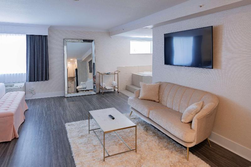 מיטת קינג בסוויטה, Prestige Treasure Cove Resort, Worldhotels Elite