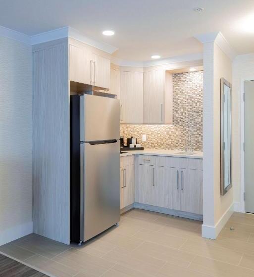 מיטת קינג בסוויטה, Prestige Treasure Cove Resort, Worldhotels Elite