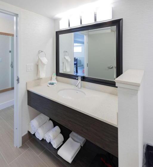 سوئیت با تخت بزرگ, Prestige Treasure Cove Resort, Worldhotels Elite