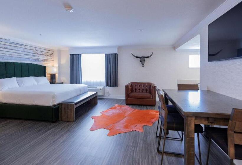 מיטת קינג בסוויטה, Prestige Treasure Cove Resort, Worldhotels Elite