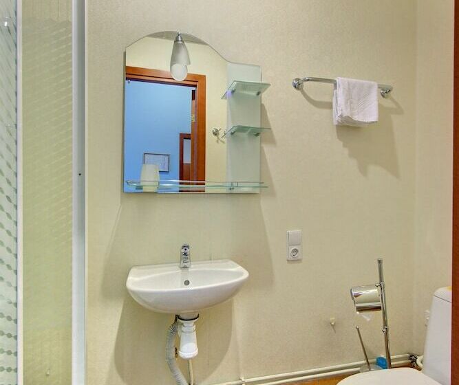 スタンダードルーム, Rinaldi At Moskovskiy Prospect, 18