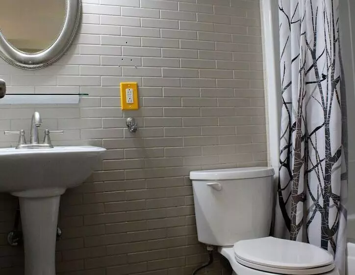 تختخواب در اتاق مشترک, Samesun Montreal Hotel & Hostel
