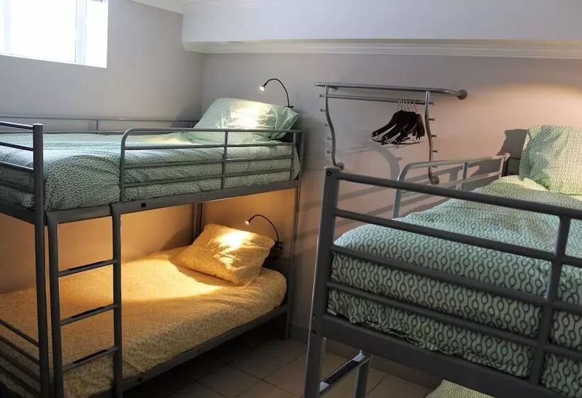 تختخواب در اتاق مشترک, Samesun Montreal Hotel & Hostel