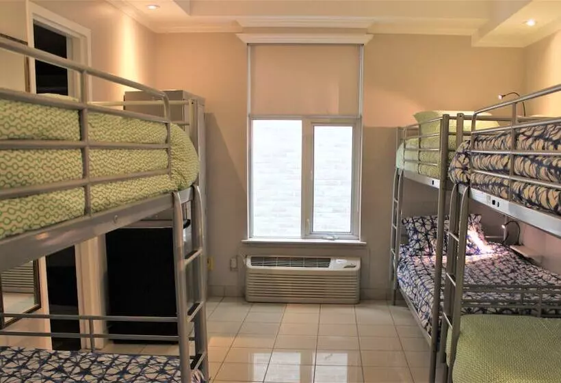 تختخواب در اتاق مشترک, Samesun Montreal Hotel & Hostel