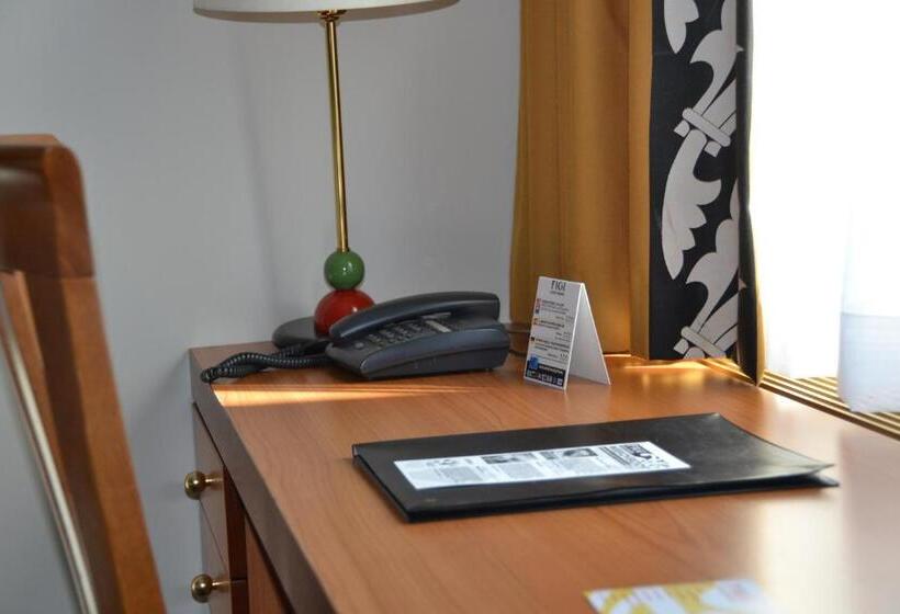 חדר פנטהאוז, Theater Figi