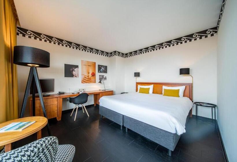 חדר פנטהאוז, Theater Figi