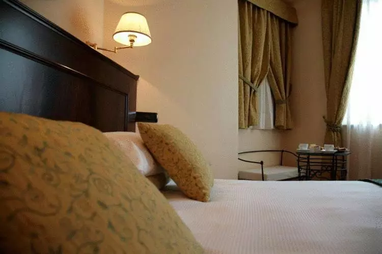 اتاق استاندارد سه نفره, Villa Picena